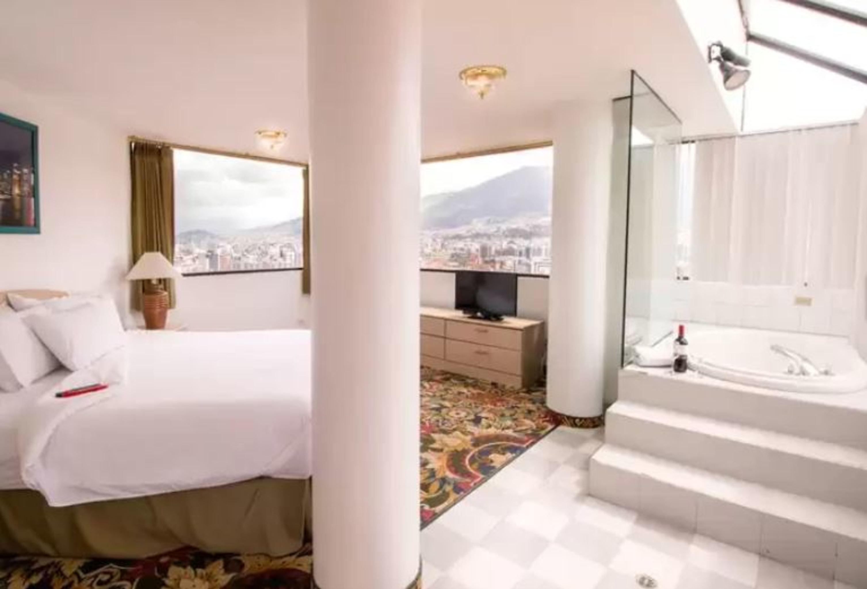 Stanford Suites Hotel Quito Ngoại thất bức ảnh